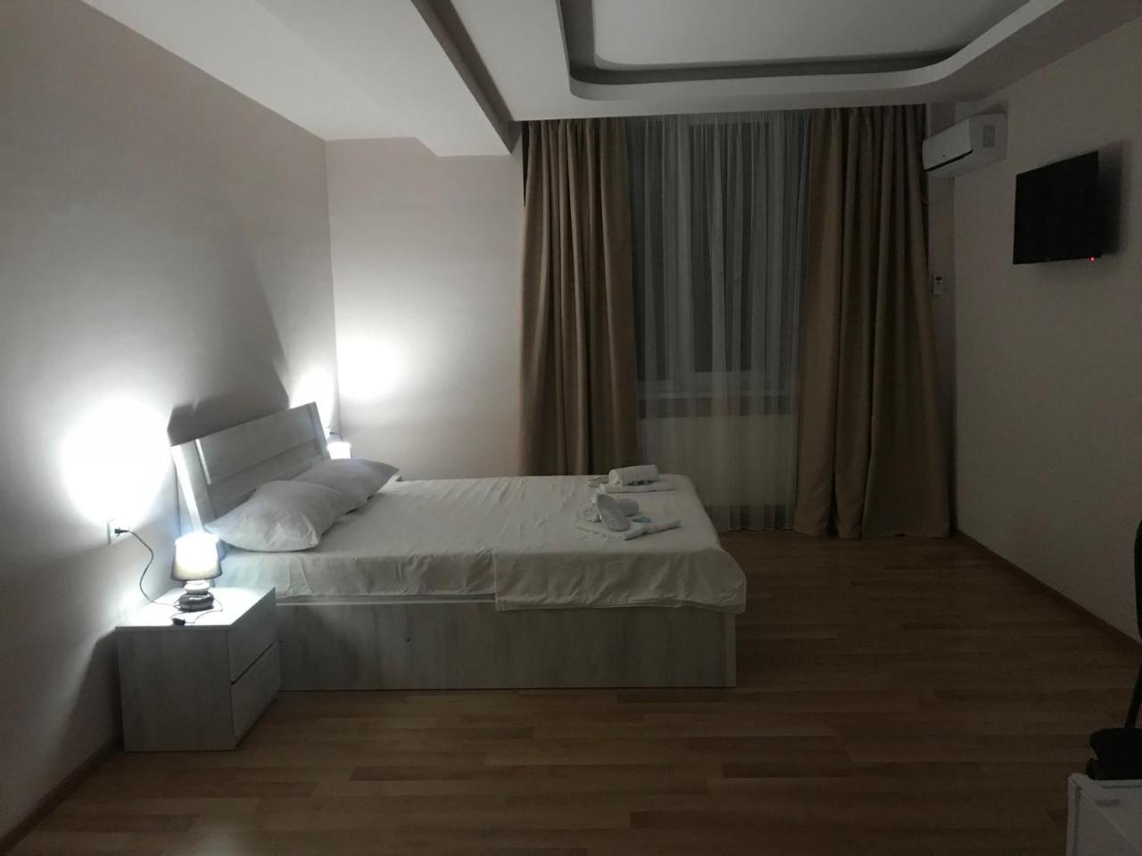 Hotel Caucasus Tiflis Exterior foto