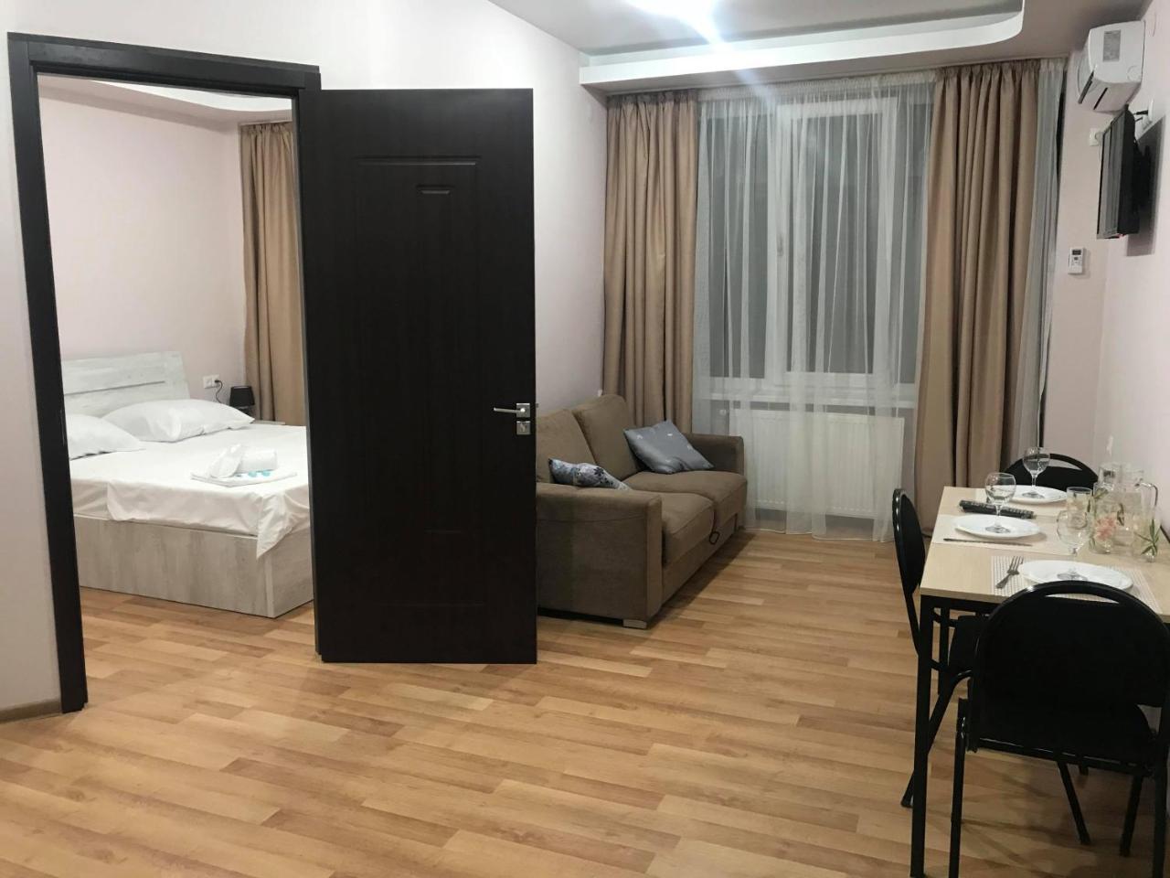 Hotel Caucasus Tiflis Exterior foto